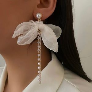 Pearl drop earrings